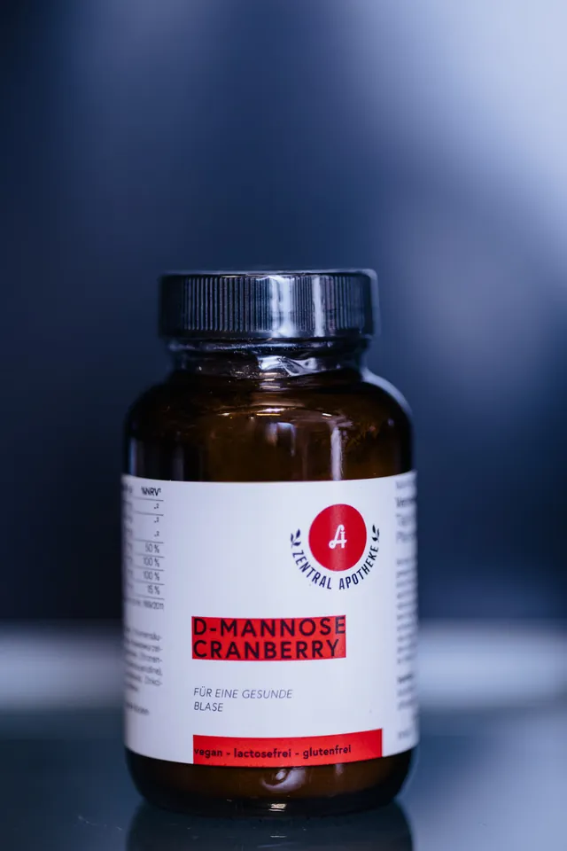 Dose „D-Mannose Cranberry“ der Eigenmarke der Zentral-Apotheke mit rotem Apotheken-A
