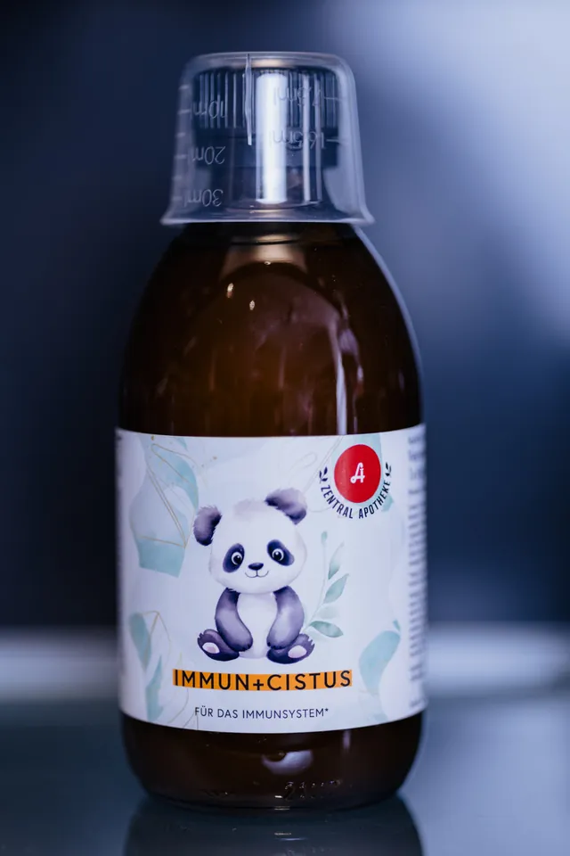 Dose „Immun + Cistus Kids“ der Eigenmarke der Zentral-Apotheke mit rotem Apotheken-A