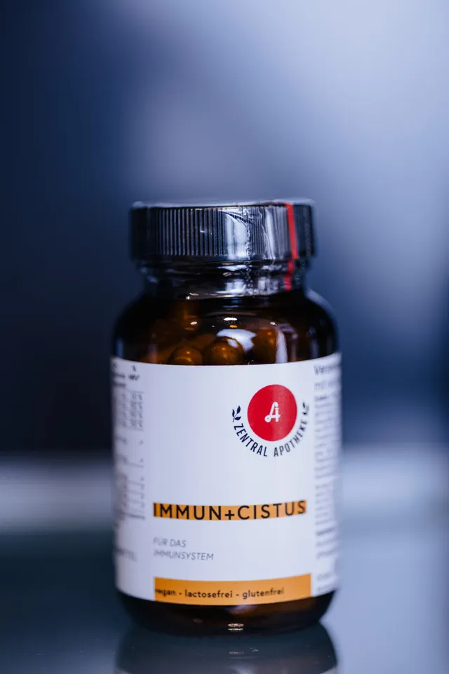Dose „Immun + Cistus“ der Eigenmarke der Zentral-Apotheke mit rotem Apotheken-A
