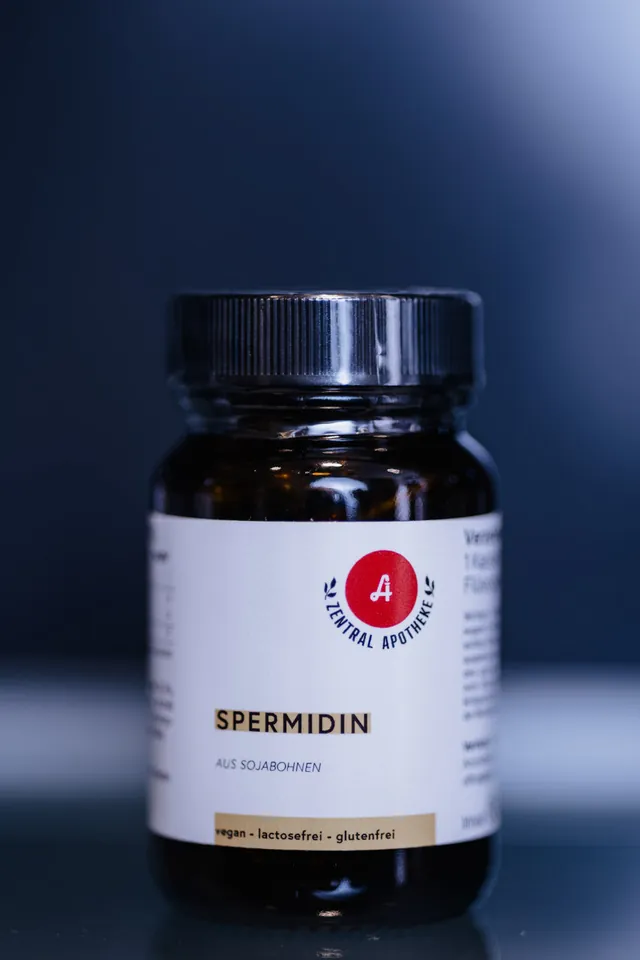 Dose „Spermidin“ der Eigenmarke der Zentral-Apotheke mit rotem Apotheken-A